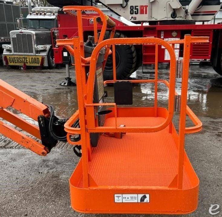 2017 JLG 660SJC
