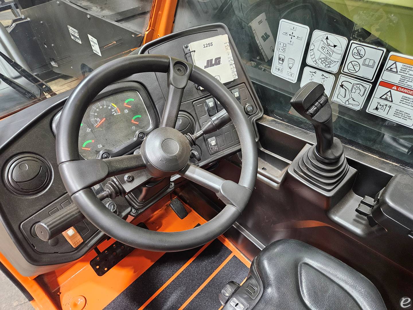 2021 JLG 1255