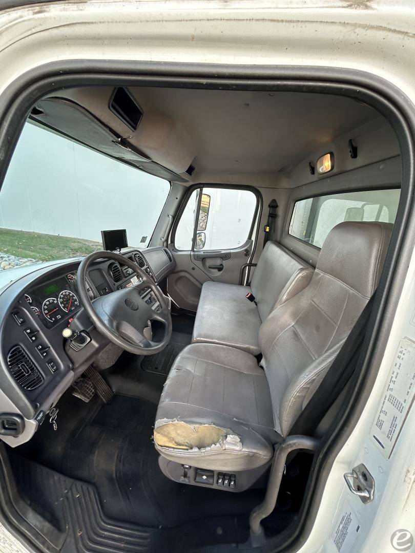 2017 Freightliner BUSINESS CLASS M2 106