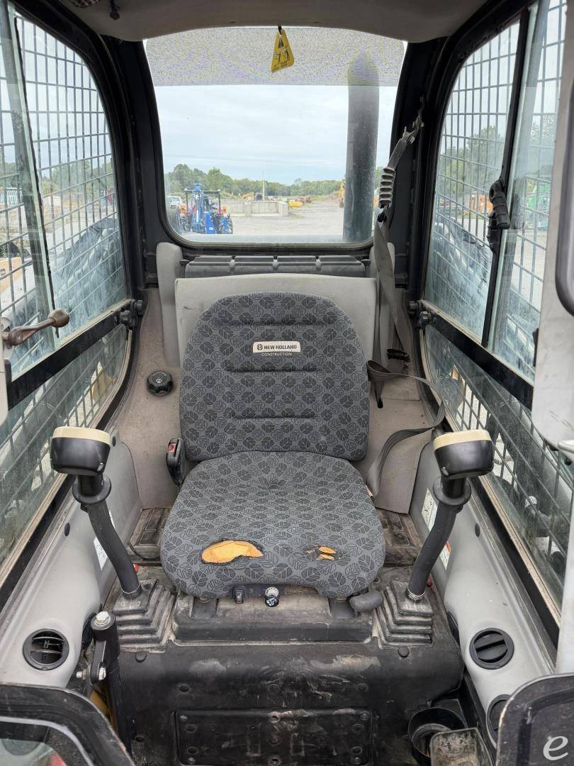 2017 New Holland L220