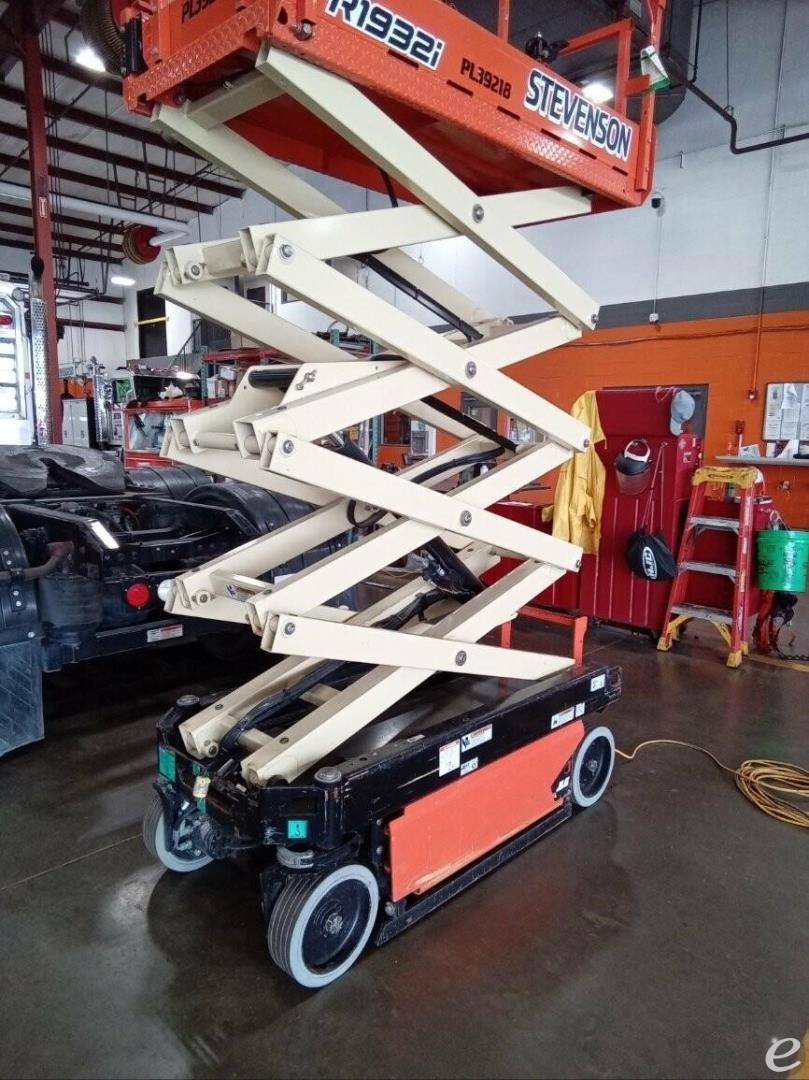 2021 JLG R1932i