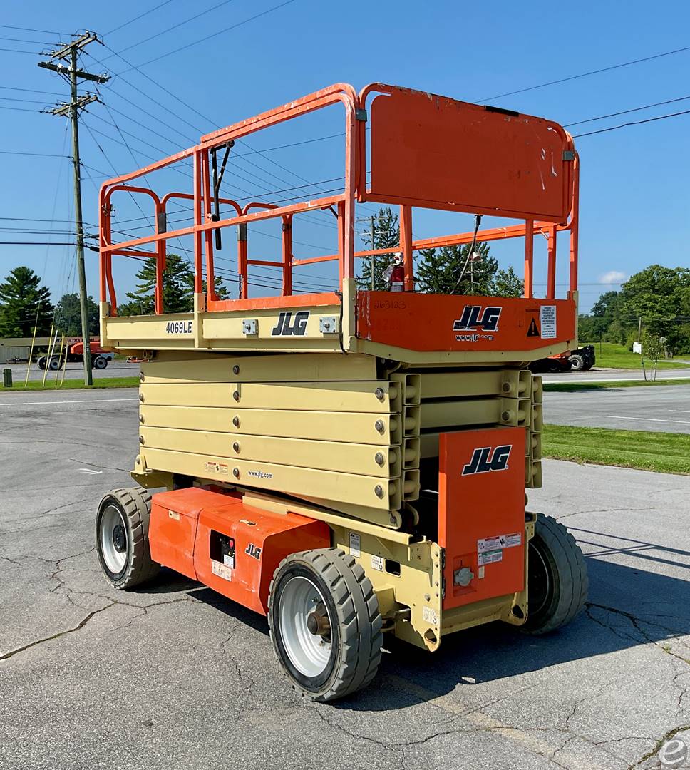 2017 JLG 4069LE