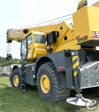 2011 Grove RT890E