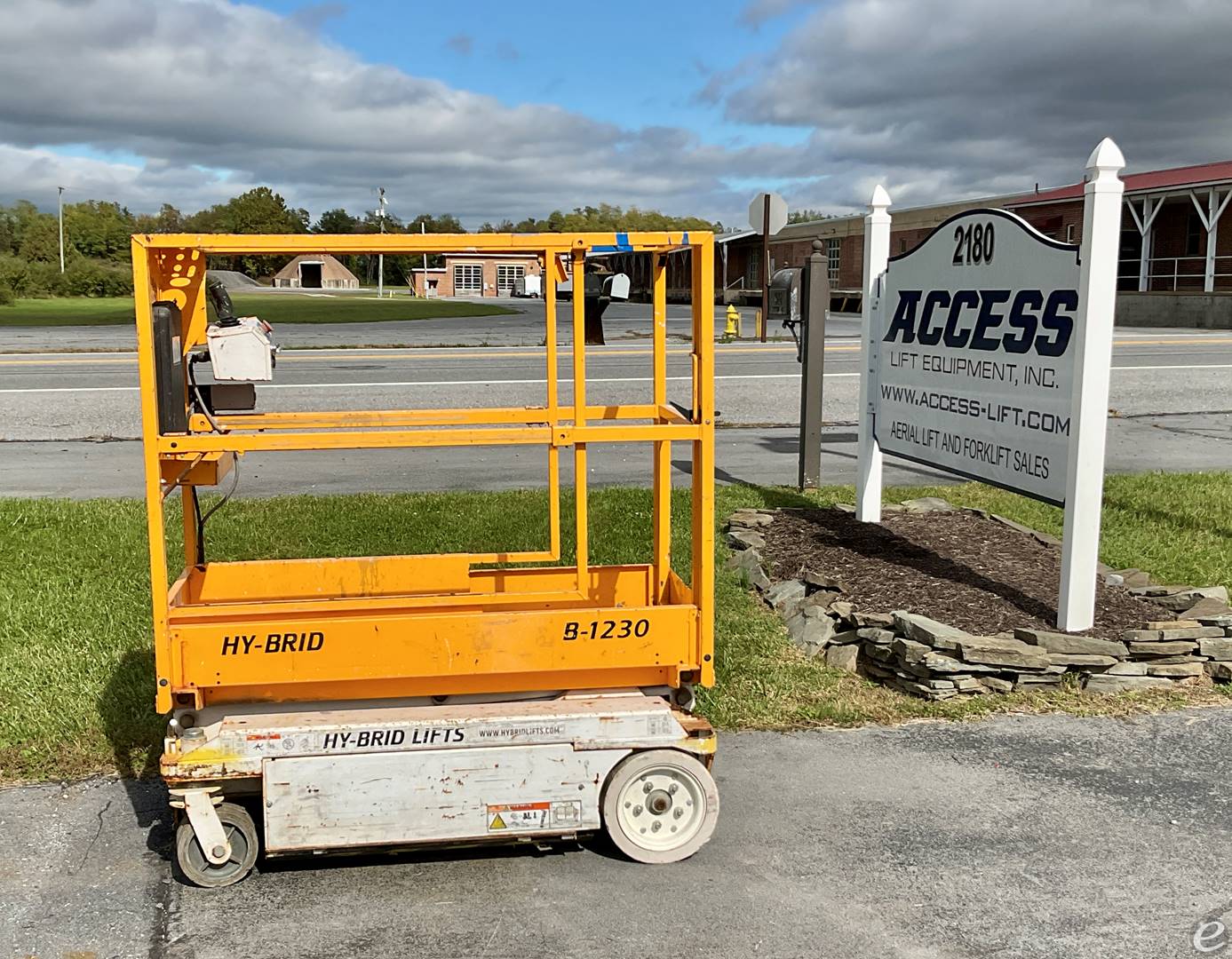 2017 Hy-Brid Lifts HB1230S3