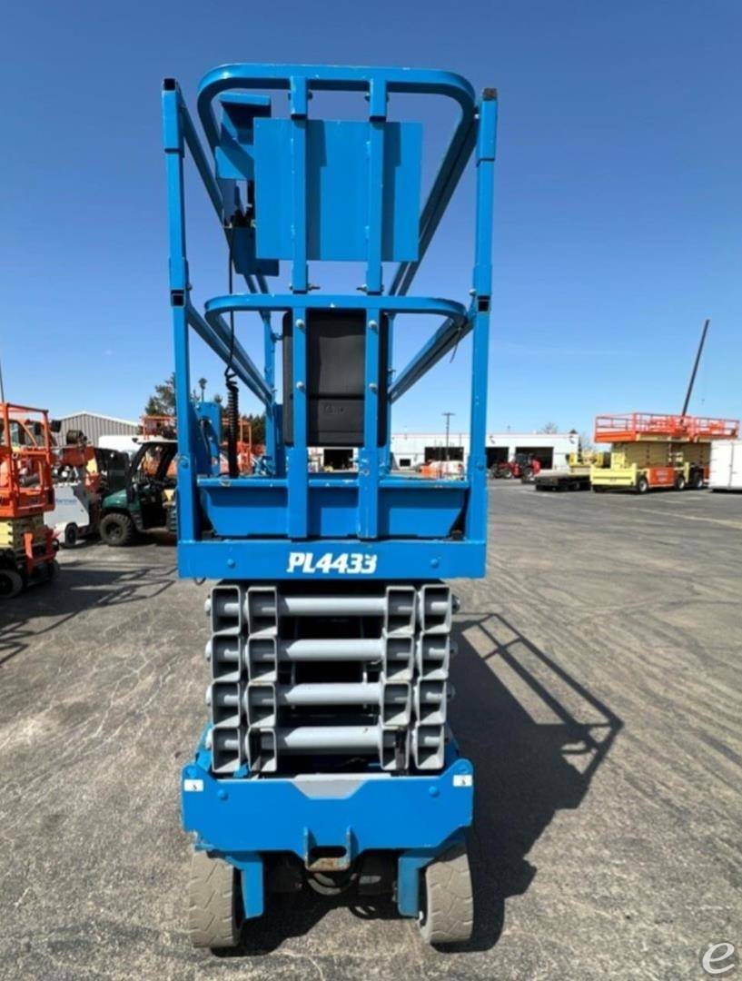 2013 Genie GS3232