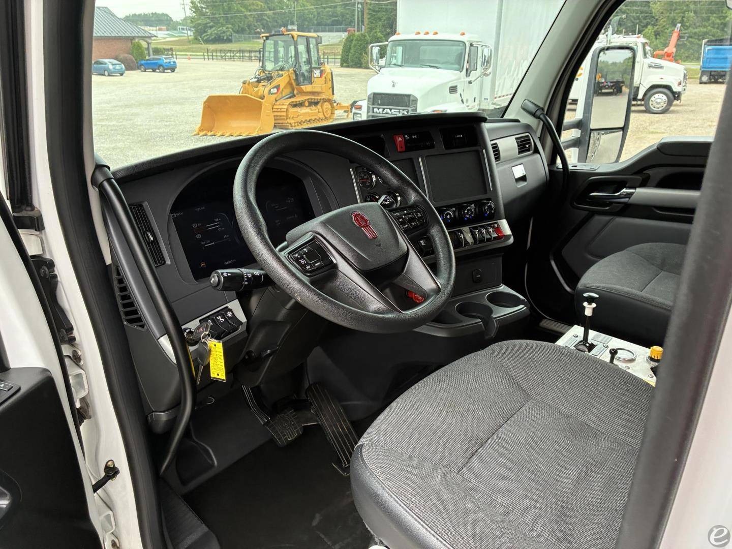 2025 Kenworth T880