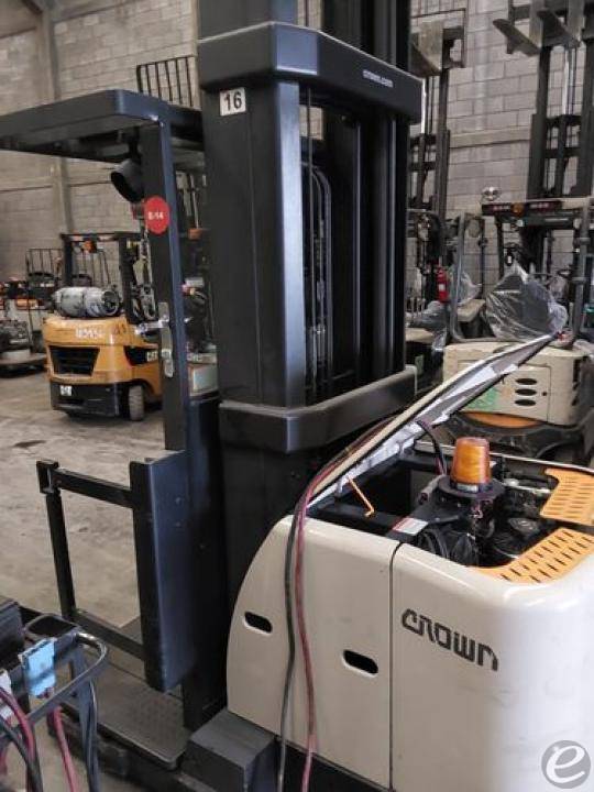 2016 Crown SP3550H-30 Electric Order Picker - 123Forklift