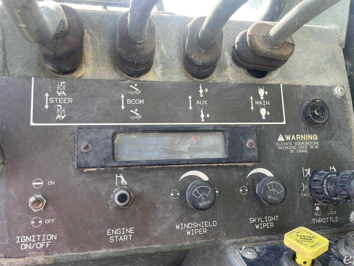 1988 Grove RT875