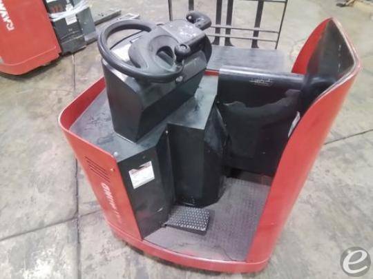 2017 Raymond 8900
