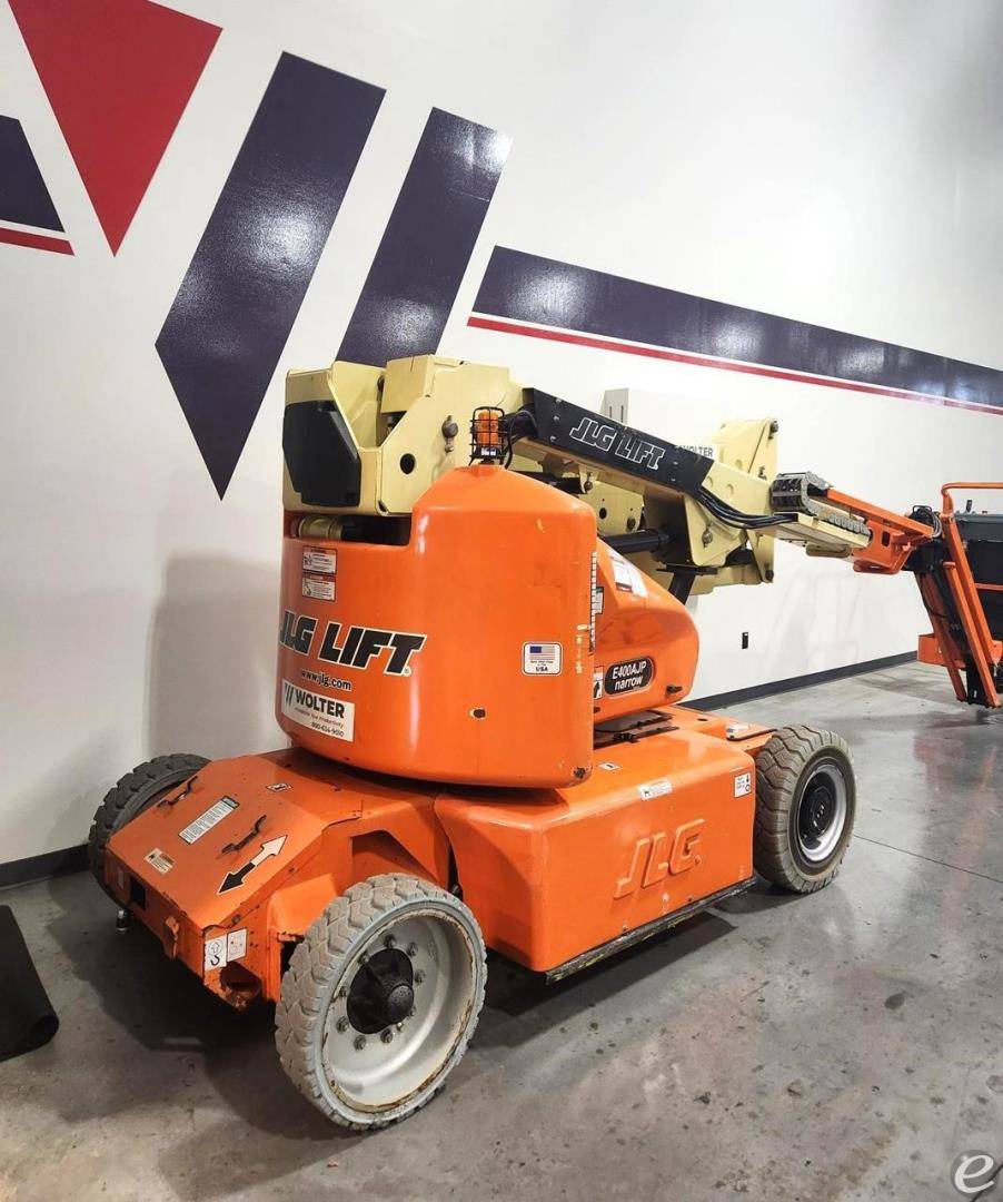 2012 JLG E400AJPN