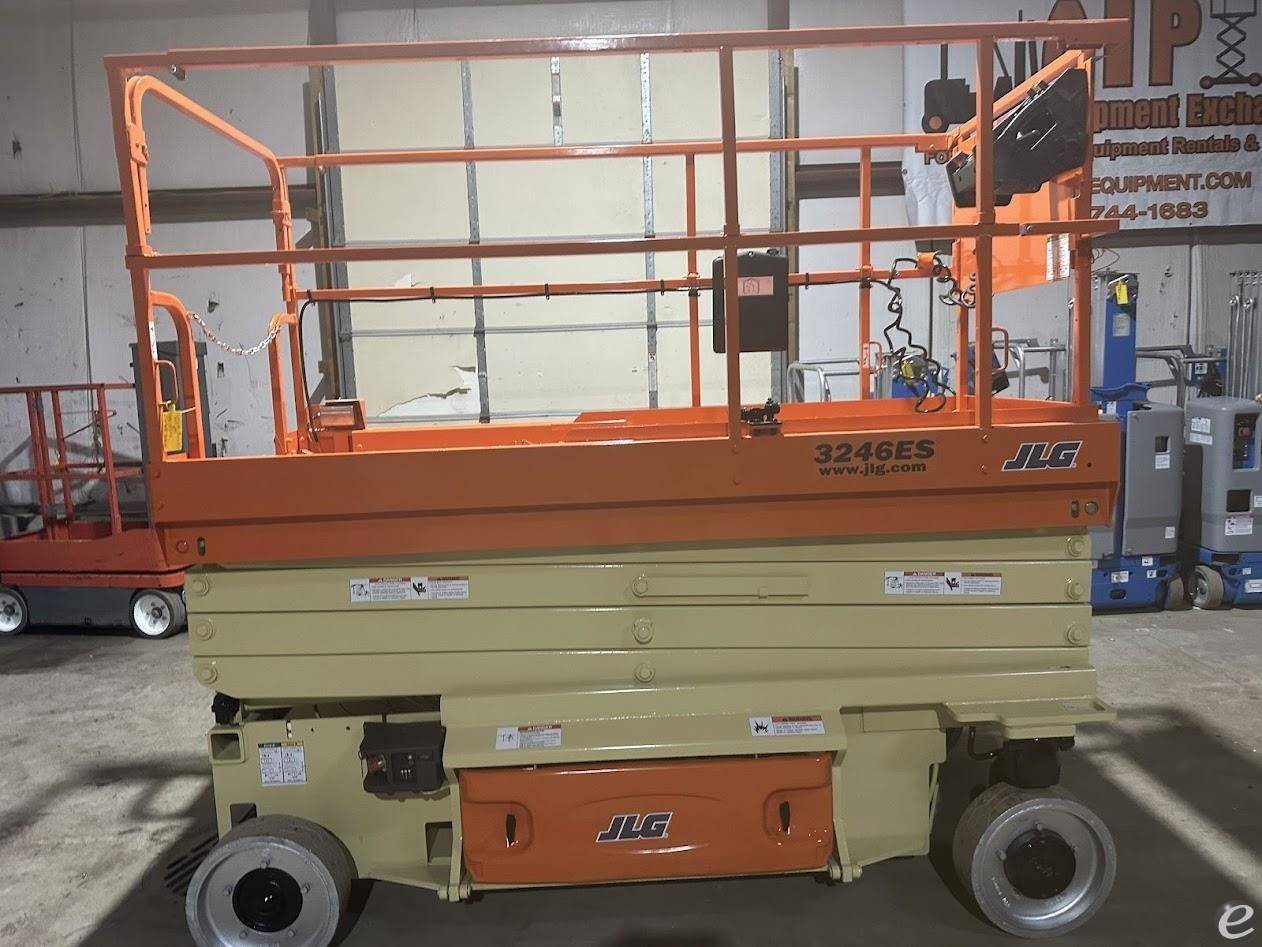 2018 JLG 3246ES