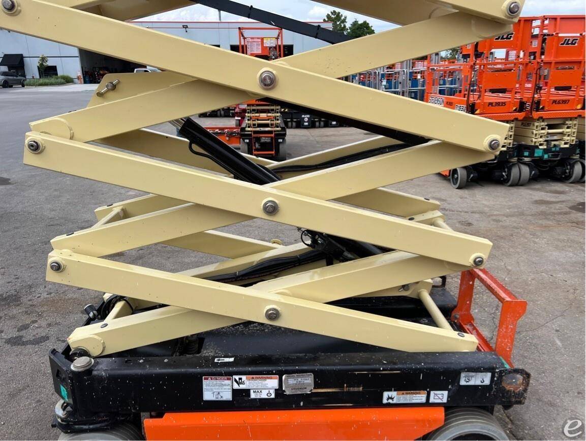 2021 JLG R1932i