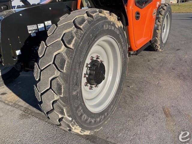 2023 JLG 742