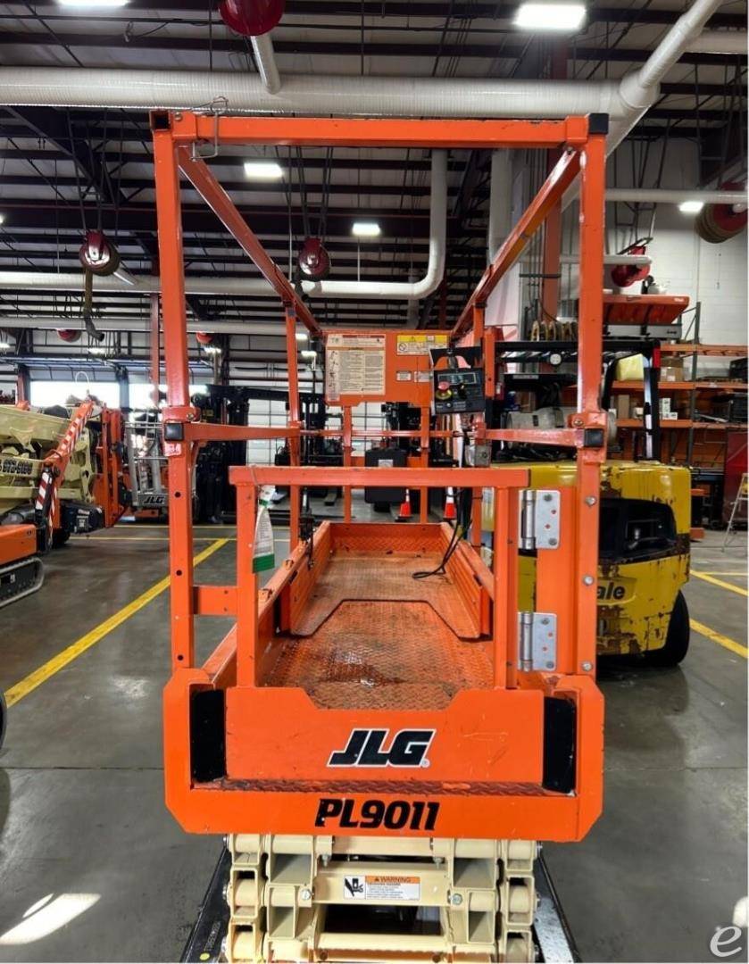2021 JLG R1932i