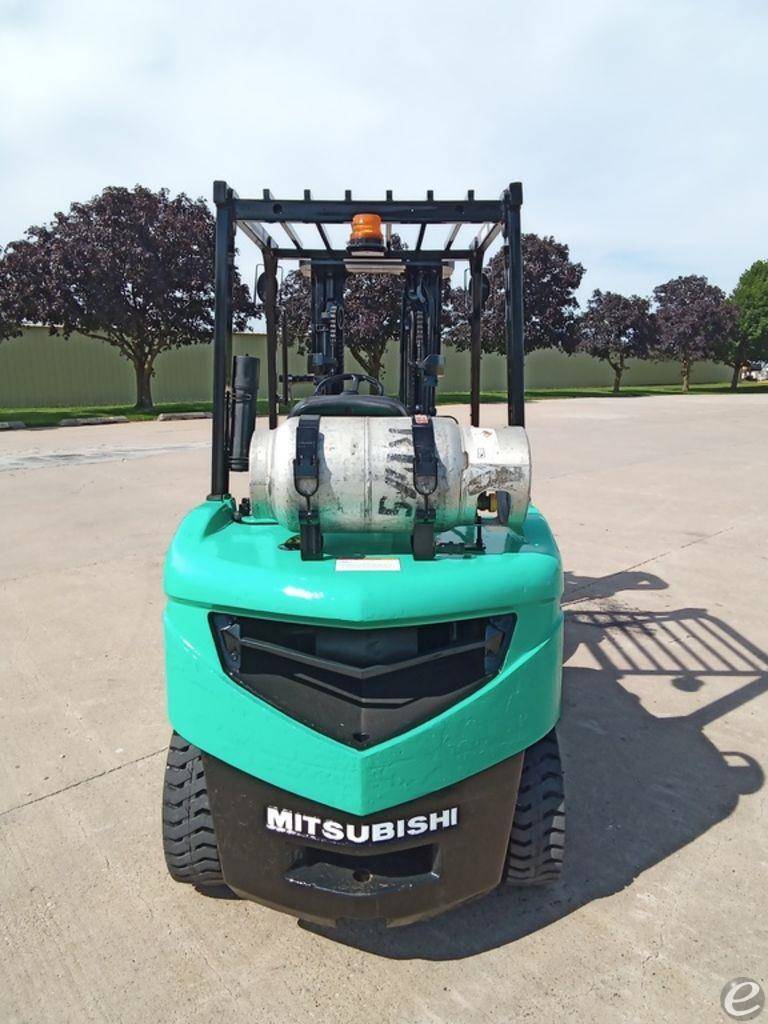 2015 Mitsubishi FG30N