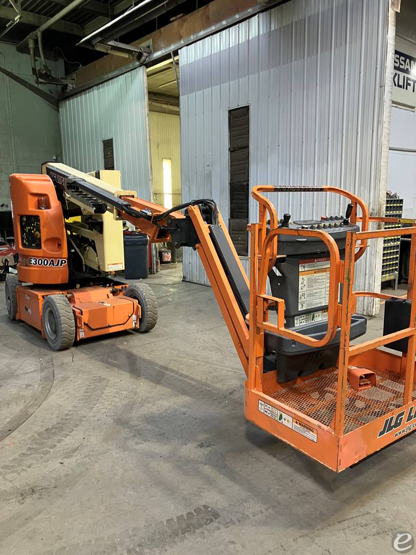 2012 JLG E300AJP