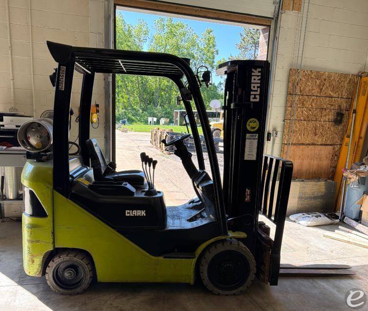 2019 Clark S25CL