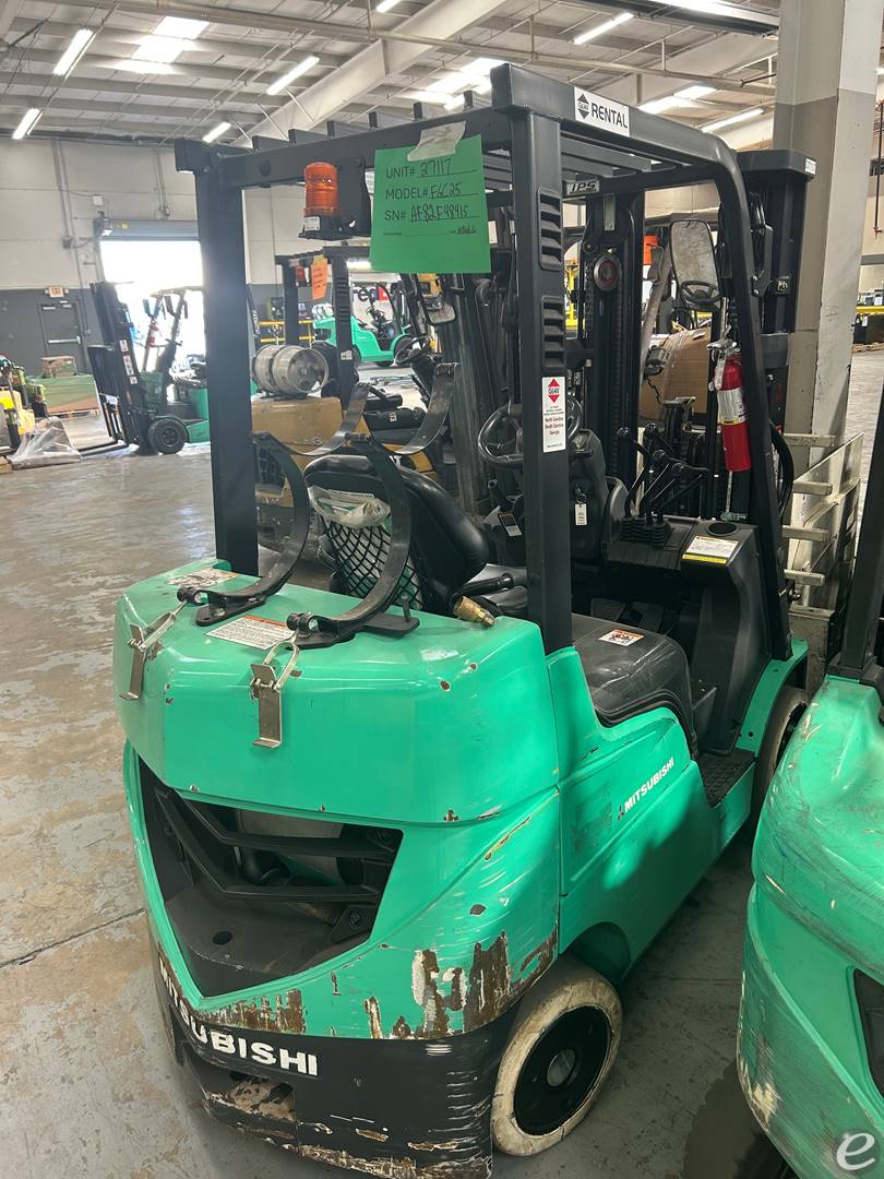 2021 Mitsubishi FGC25N