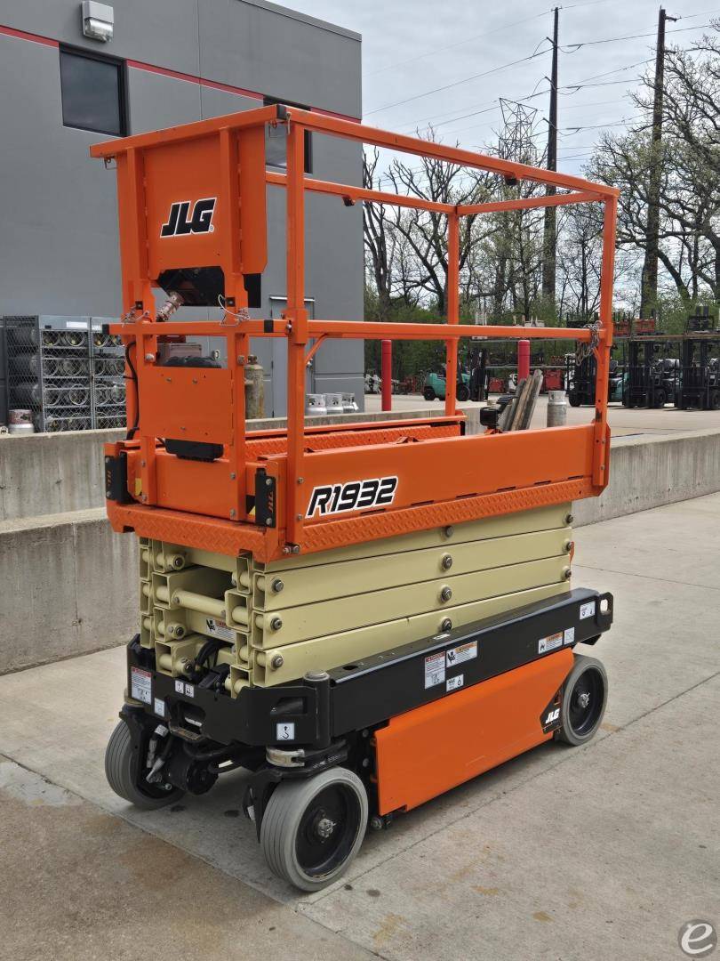 2023 JLG R1932