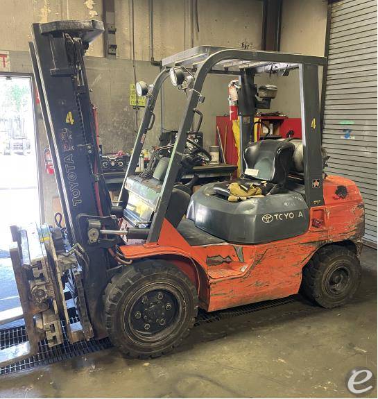 2006 Dual Fuel Toyota 7FGU30 Pneumatic Tire 4 Wheel Sit Down