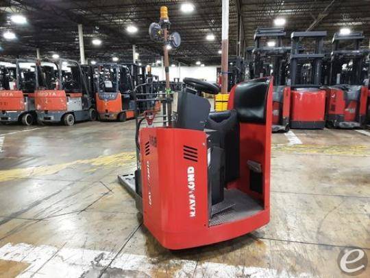 2018 Raymond 8900