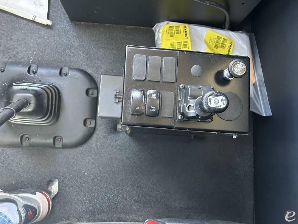 2024 Kenworth T880