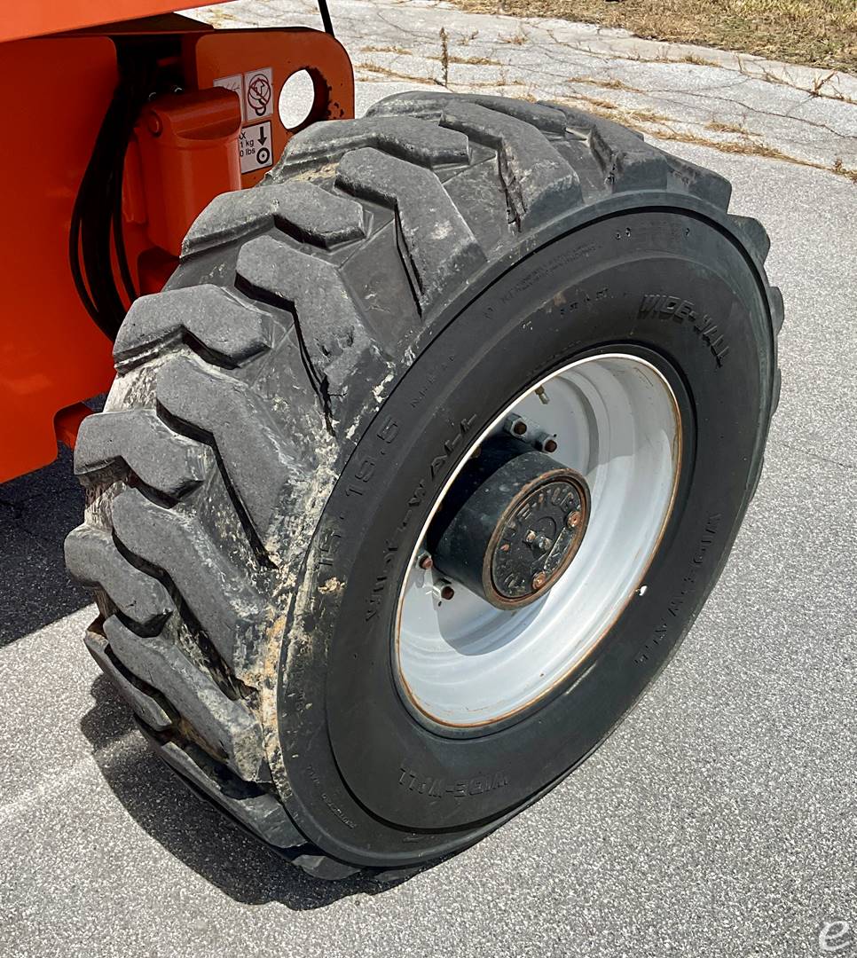 2017 JLG 660SJ