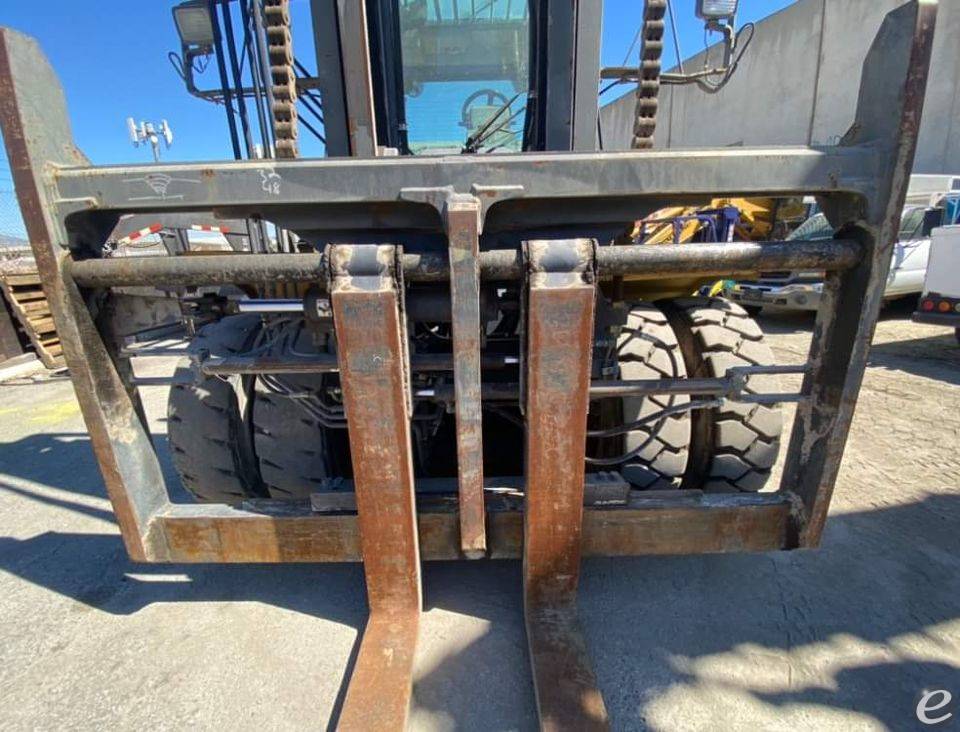 2010 Cat P33000