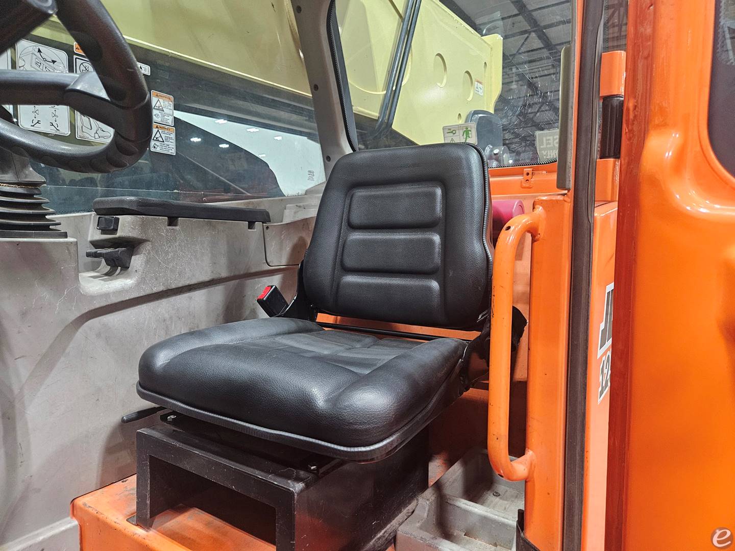 2017 JLG 1255