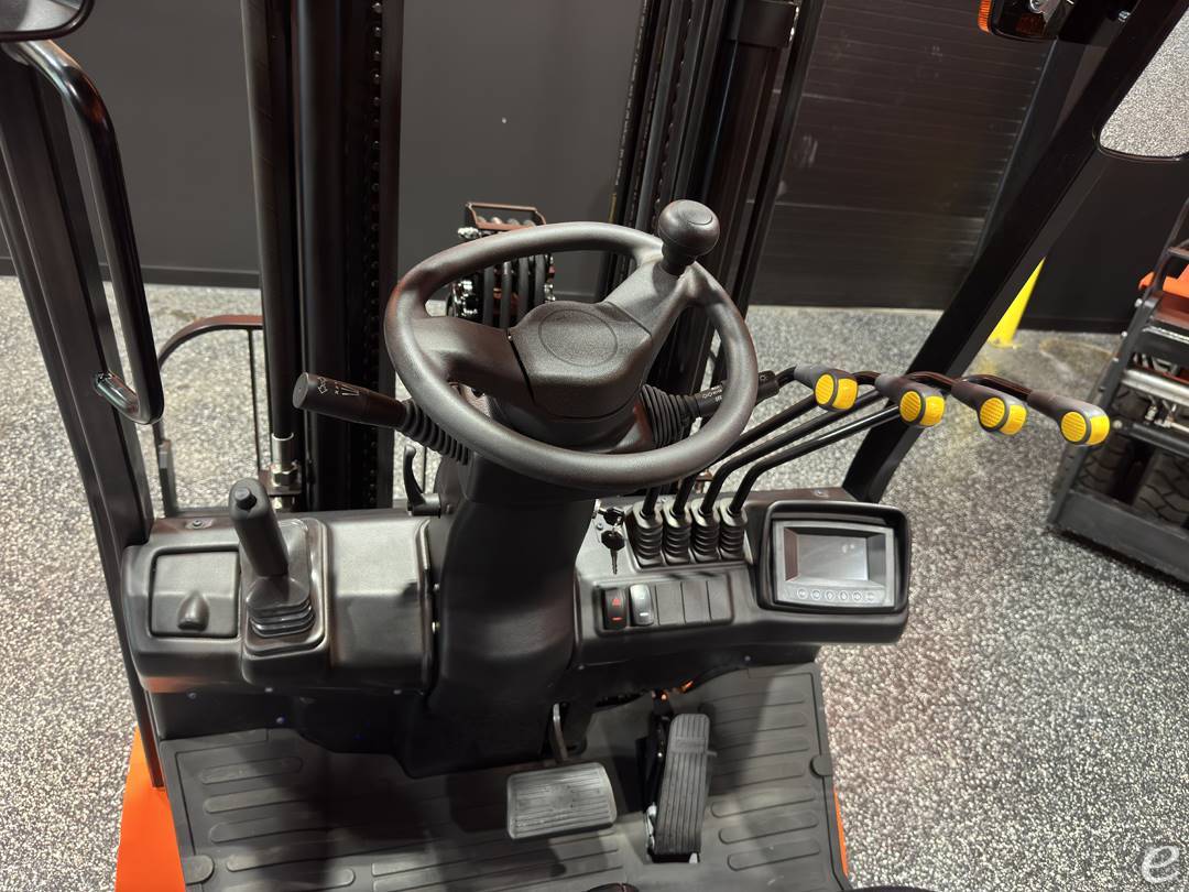 2026 Viper Lift Trucks FB25CF