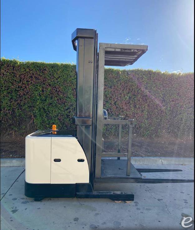 2015 Crown SP3020-30 Electric Order Picker - 123Forklift