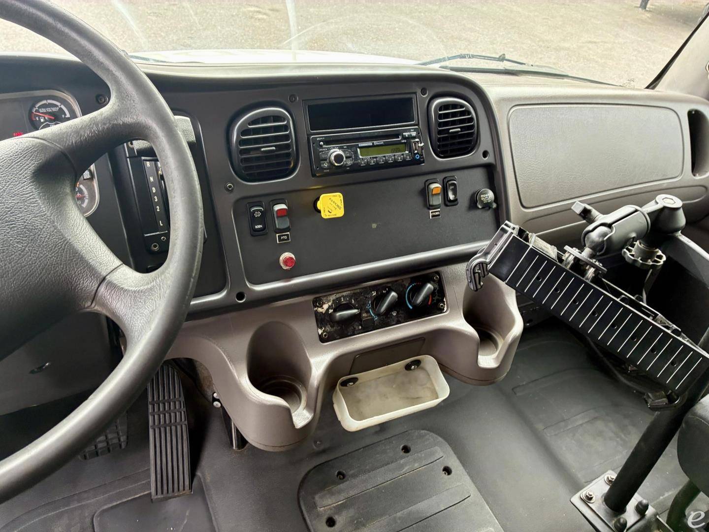 2016 Freightliner BUSINESS CLASS M2 106