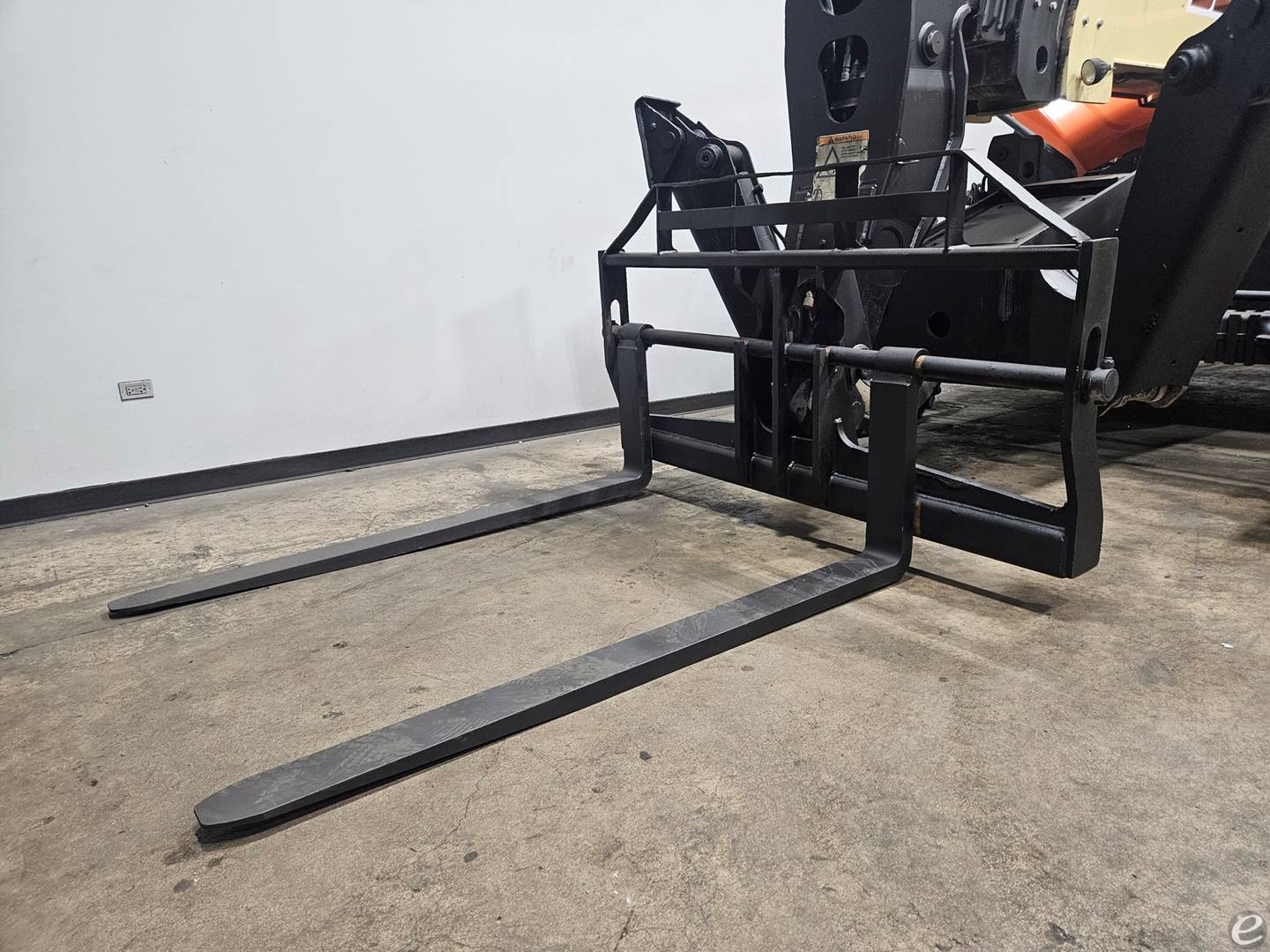 2018 JLG 1055