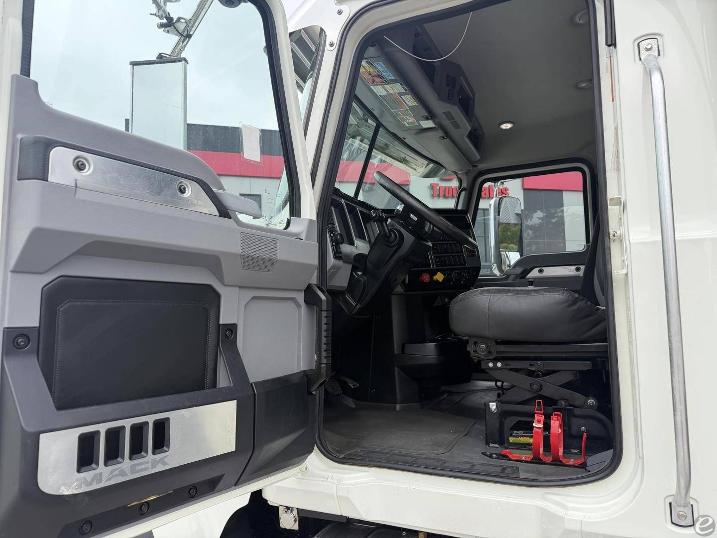 2020 Mack GRANITE 64FR