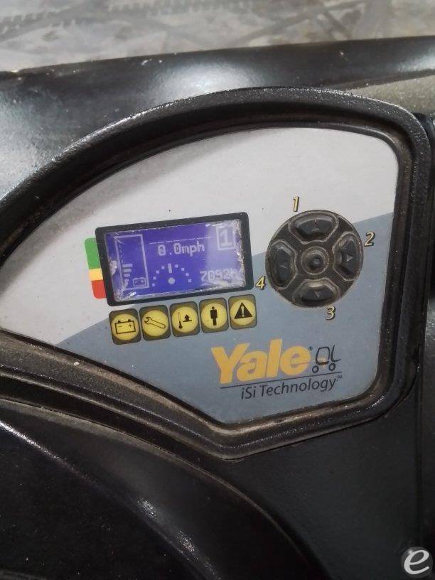 2018 Yale NR045EB