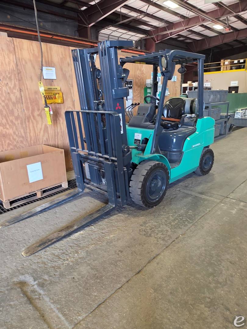 2019 Mitsubishi FG30N5