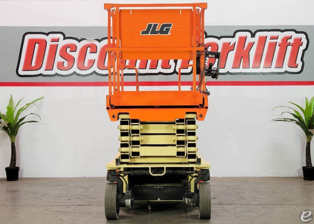 2018 JLG 3246ES