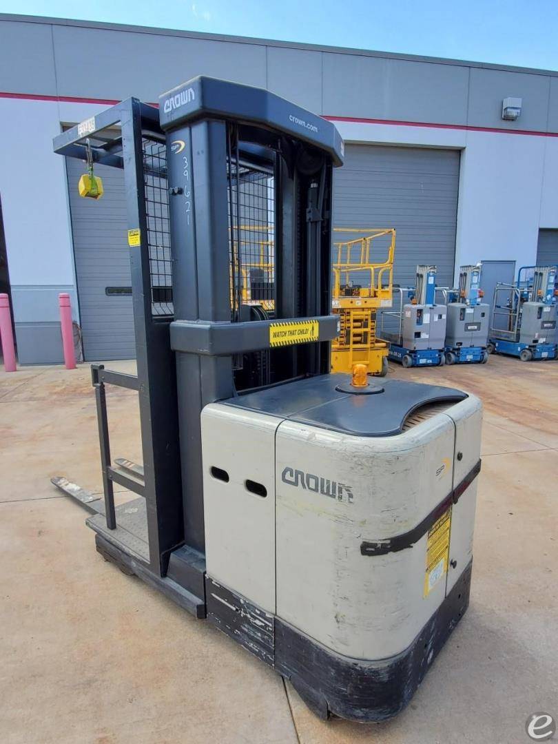 2008 Crown SP3505-30 Electric Order Picker - 123Forklift
