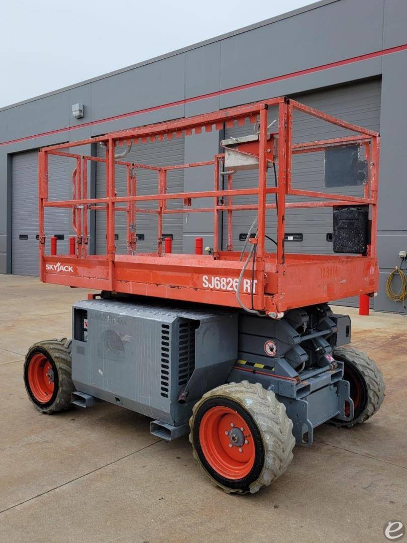 2014 Skyjack SJ6826RT Dual Fuel Scissor Lift - 123Forklift
