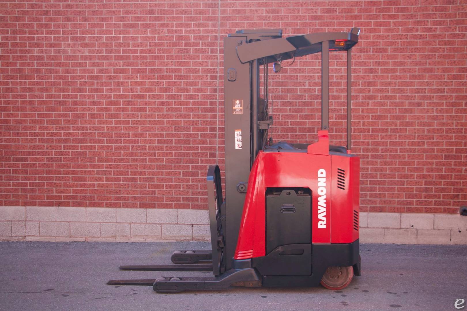 2016 Raymond EASI R40TT Electric Reach Truck - 123Forklift