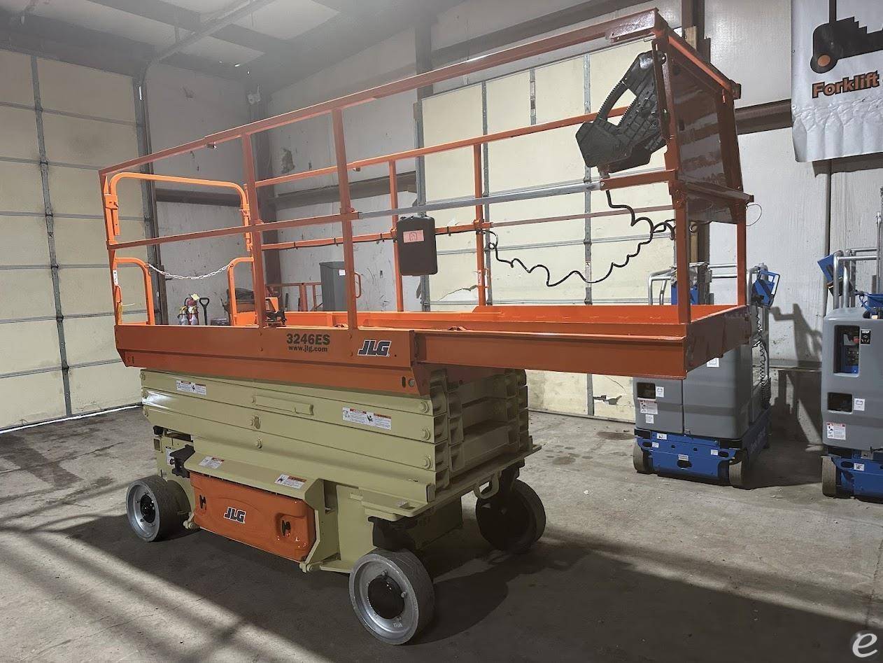 2018 JLG 3246ES
