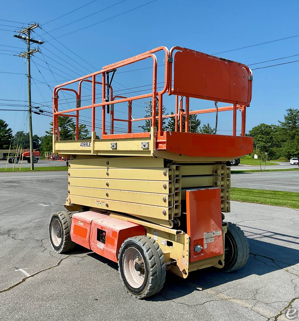 2017 JLG 4069LE