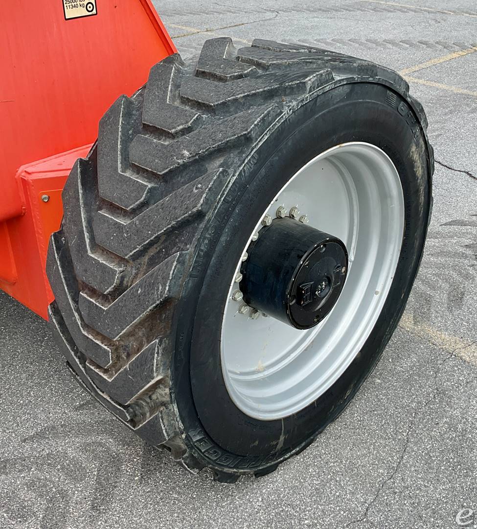 2013 JLG 1200SJP