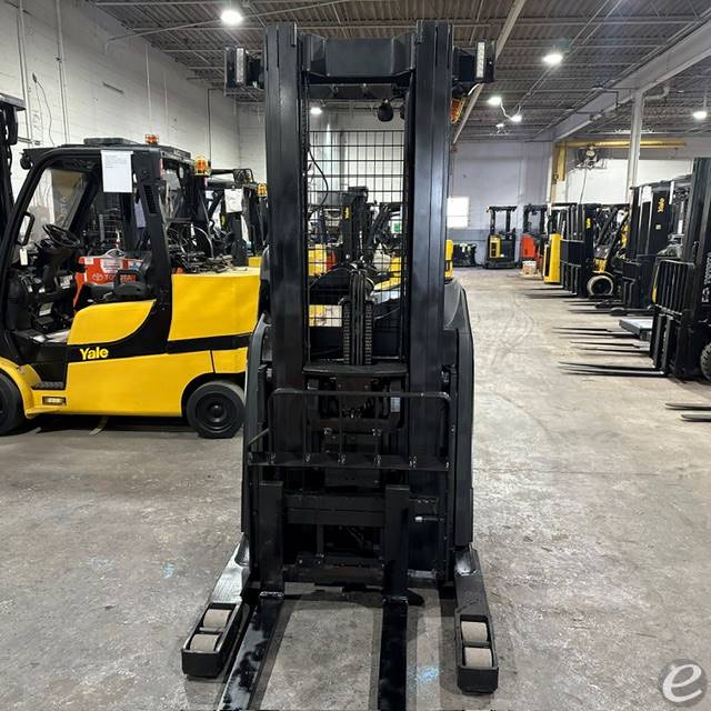 2021 Yale NR040DC