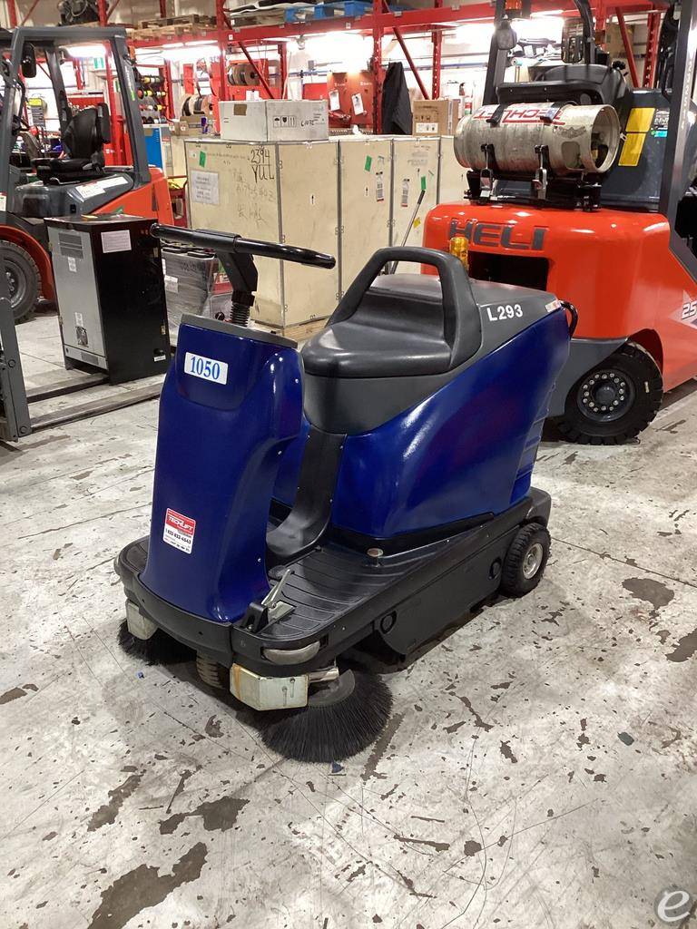 2012 Dustbane GLADIATOR 1050