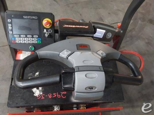 2017 Raymond 3020