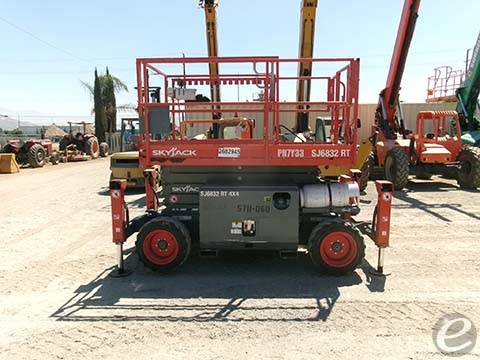 2018 Skyjack SJ6832RT