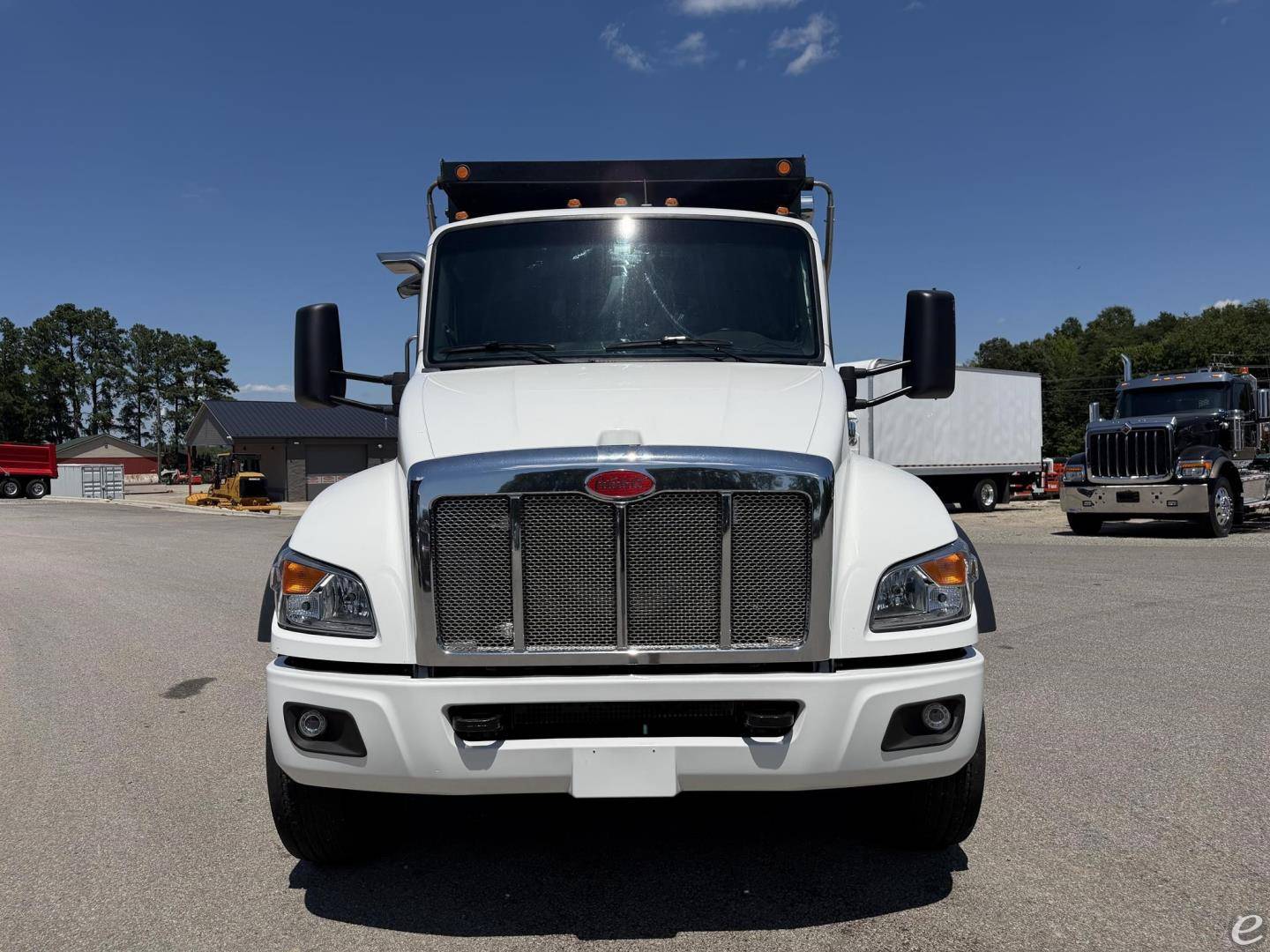 2023 Peterbilt 548
