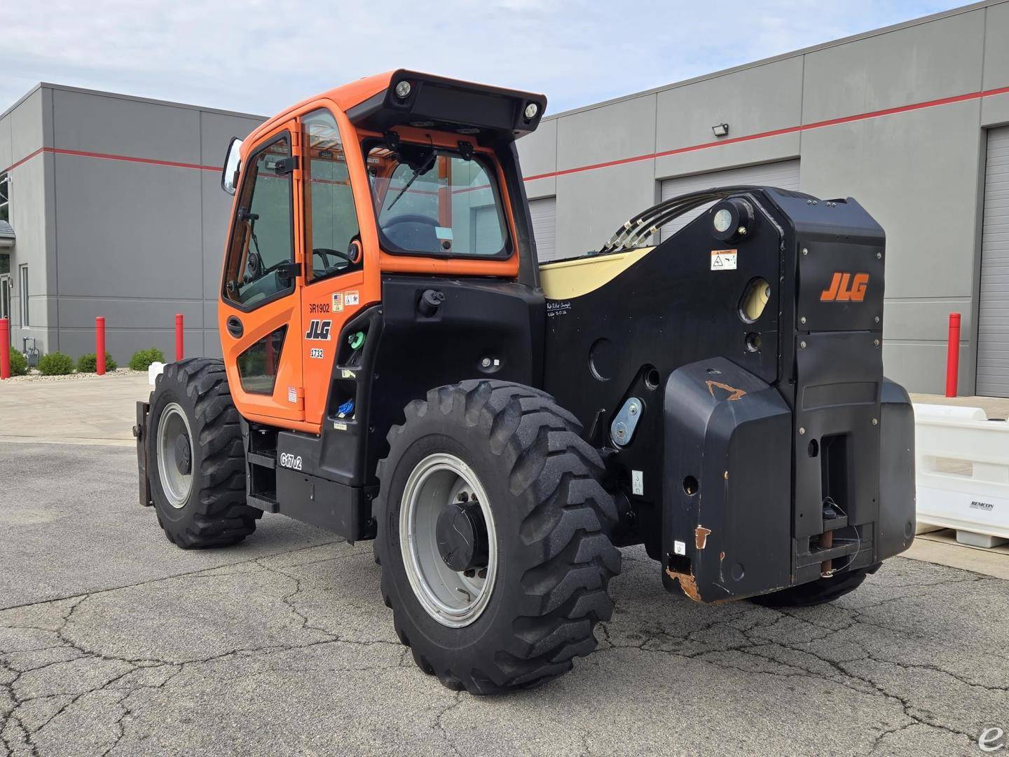 2021 JLG 1732