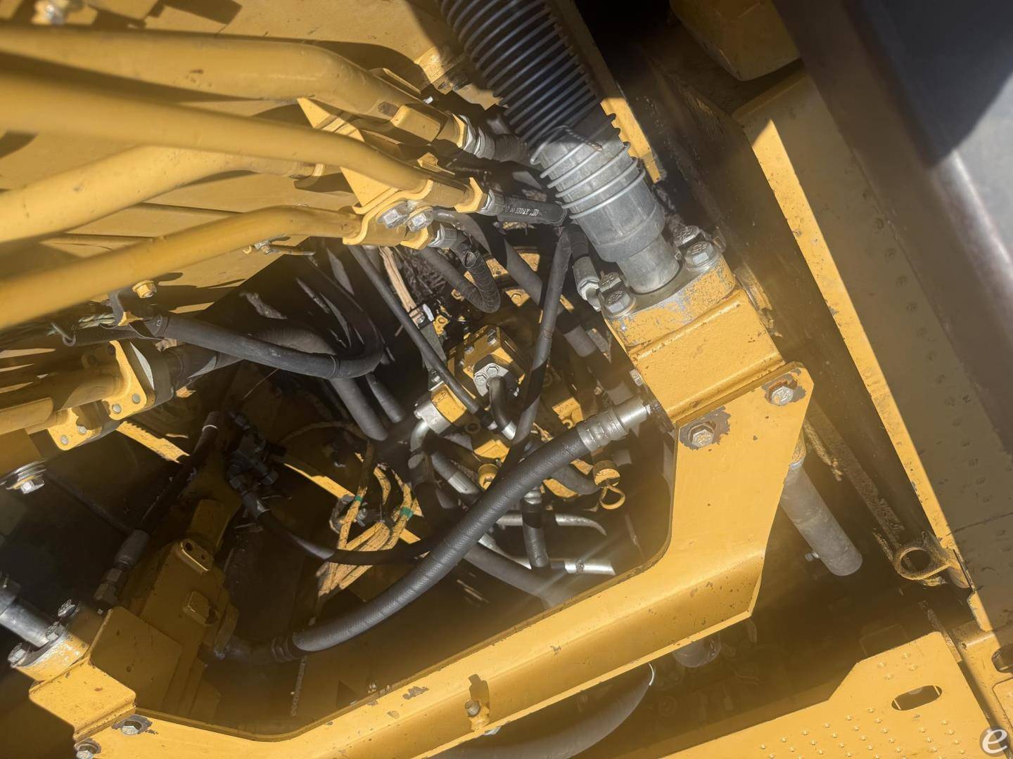 2016 Cat 323